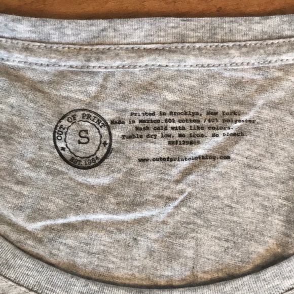 Charlotte’s Web Scoop Neck Out of Print Tee - Picture 2 of 2